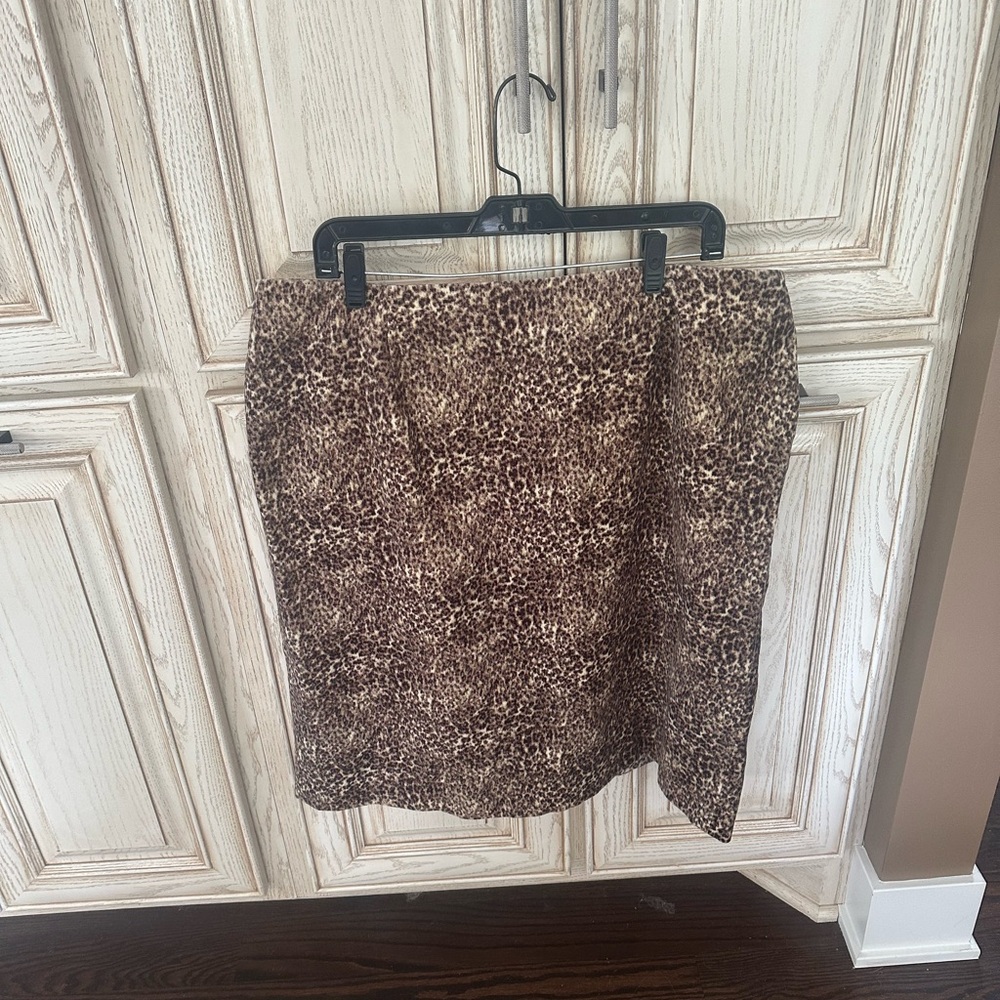 Talbots Woman Animal Print Straight Lined velvet Skirt